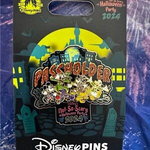 Disney pass holder 2024 Mickey Halloween pin